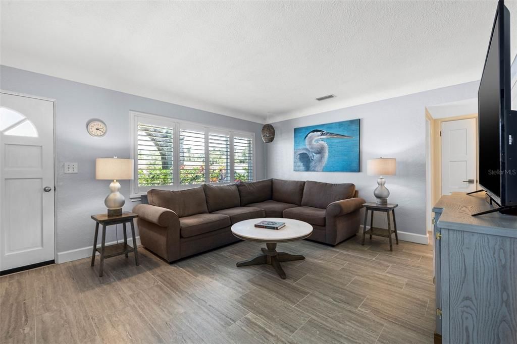Active With Contract: $395,000 (2 beds, 2 baths, 1218 Square Feet)