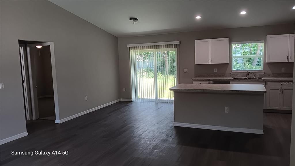 For Rent: $2,300 (3 beds, 2 baths, 1399 Square Feet)