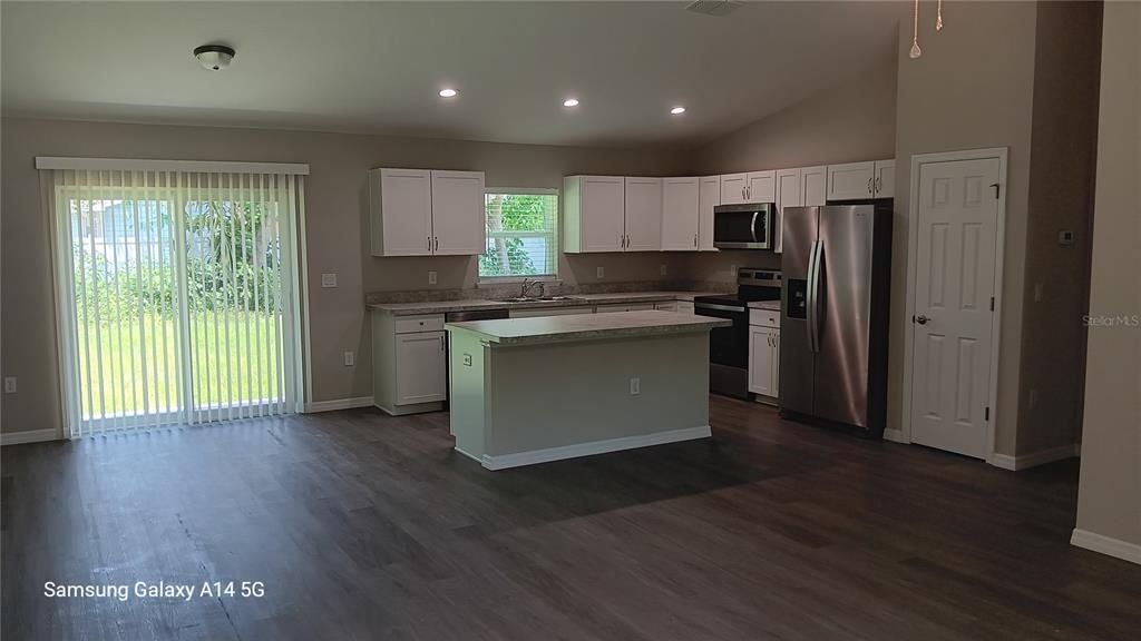 For Rent: $2,300 (3 beds, 2 baths, 1399 Square Feet)