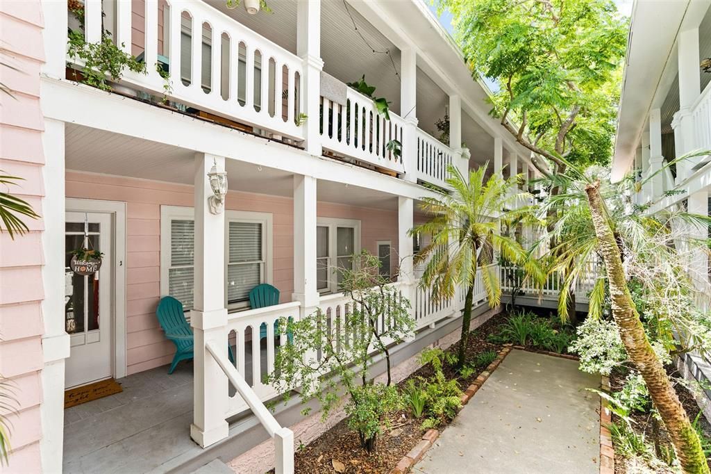 Active With Contract: $1,800 (2 beds, 1 baths, 650 Square Feet)