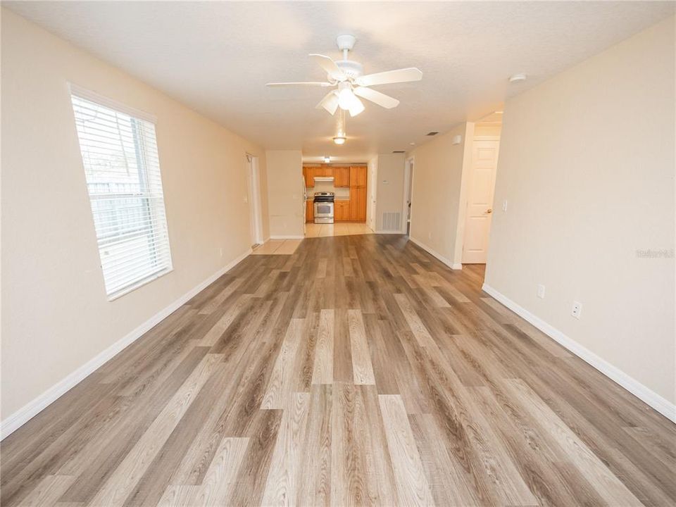 Active With Contract: $195,900 (2 beds, 2 baths, 1050 Square Feet)