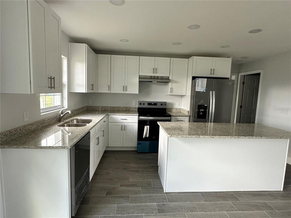 For Sale: $268,900 (3 beds, 2 baths, 1371 Square Feet)