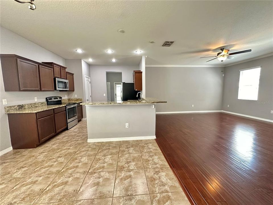 For Rent: $2,500 (3 beds, 2 baths, 1637 Square Feet)