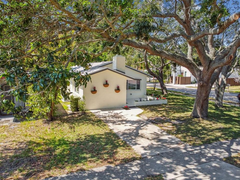 For Sale: $599,000 (3 beds, 2 baths, 1450 Square Feet)