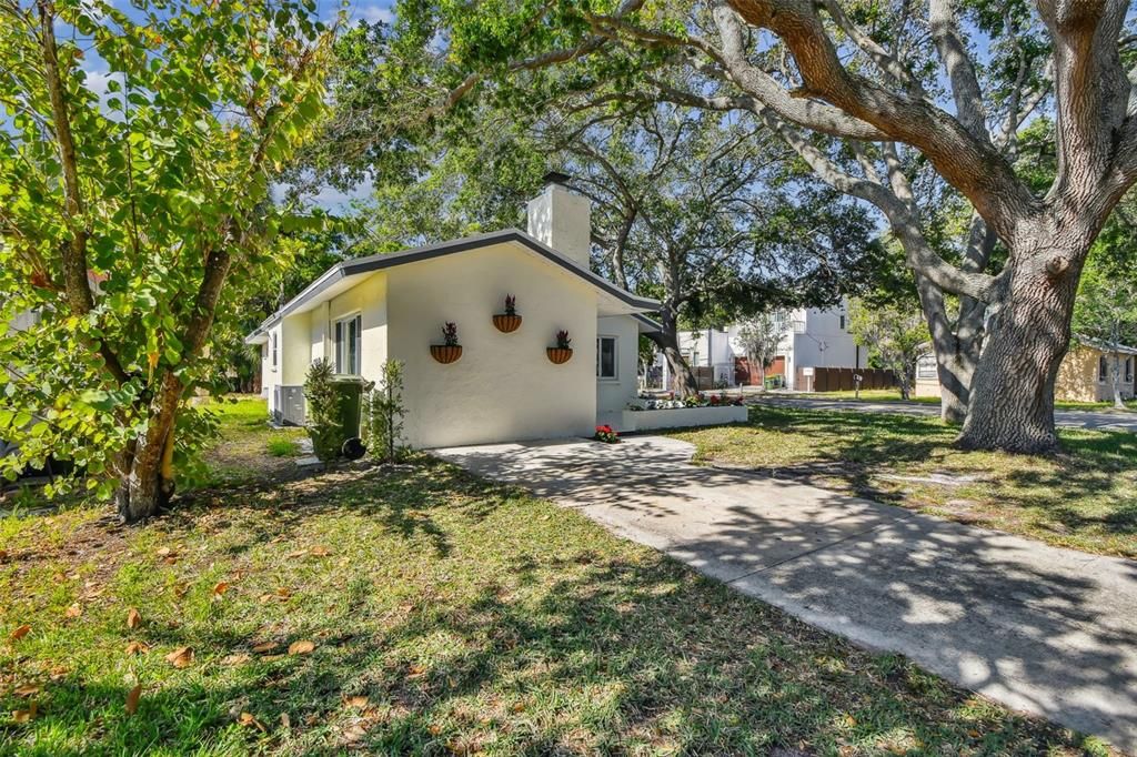 For Sale: $599,000 (3 beds, 2 baths, 1450 Square Feet)