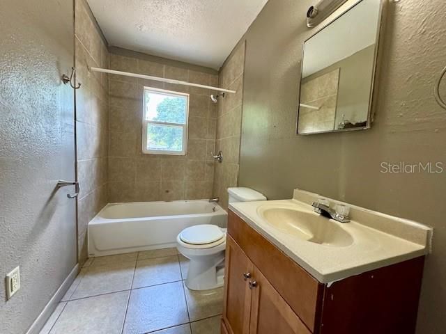 For Rent: $1,300 (2 beds, 1 baths, 840 Square Feet)