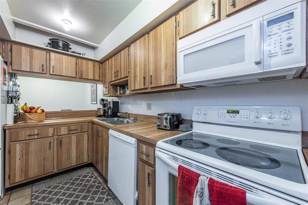For Sale: $185,000 (2 beds, 1 baths, 853 Square Feet)