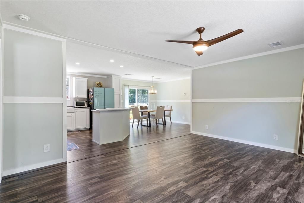 Active With Contract: $325,000 (3 beds, 2 baths, 1344 Square Feet)