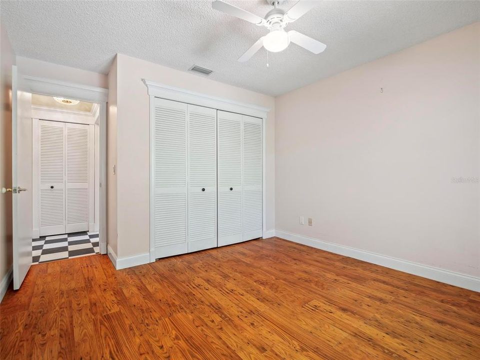 For Sale: $370,000 (3 beds, 2 baths, 1887 Square Feet)