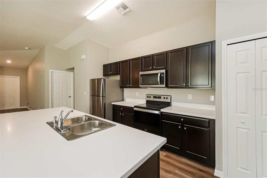 For Sale: $329,900 (3 beds, 2 baths, 1833 Square Feet)