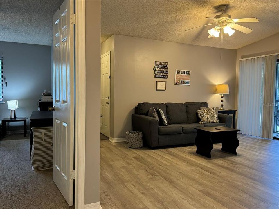 For Sale: $160,000 (1 beds, 1 baths, 729 Square Feet)