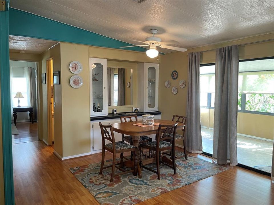 For Sale: $249,900 (2 beds, 2 baths, 1040 Square Feet)