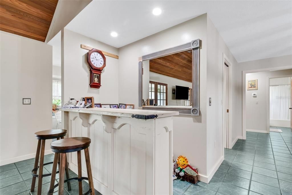 Recently Sold: $1,295,000 (3 beds, 2 baths, 2644 Square Feet)