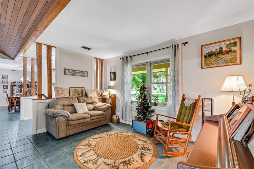 Recently Sold: $1,295,000 (3 beds, 2 baths, 2644 Square Feet)