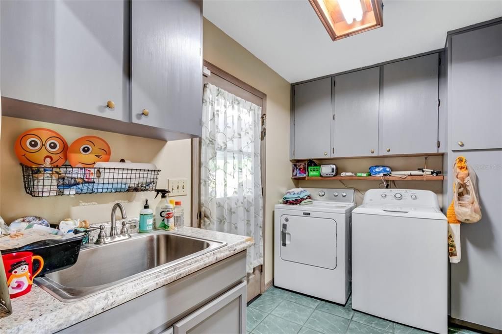 Active With Contract: $1,295,000 (3 beds, 2 baths, 2644 Square Feet)