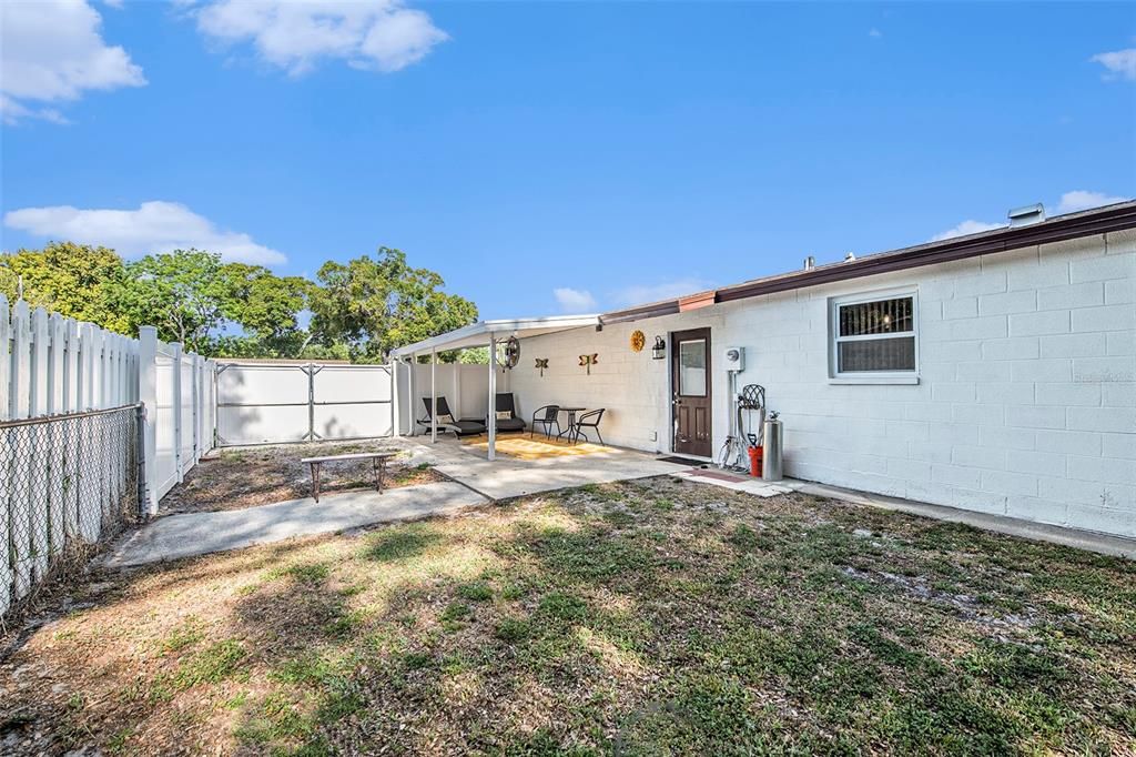 For Sale: $360,000 (3 beds, 1 baths, 1063 Square Feet)