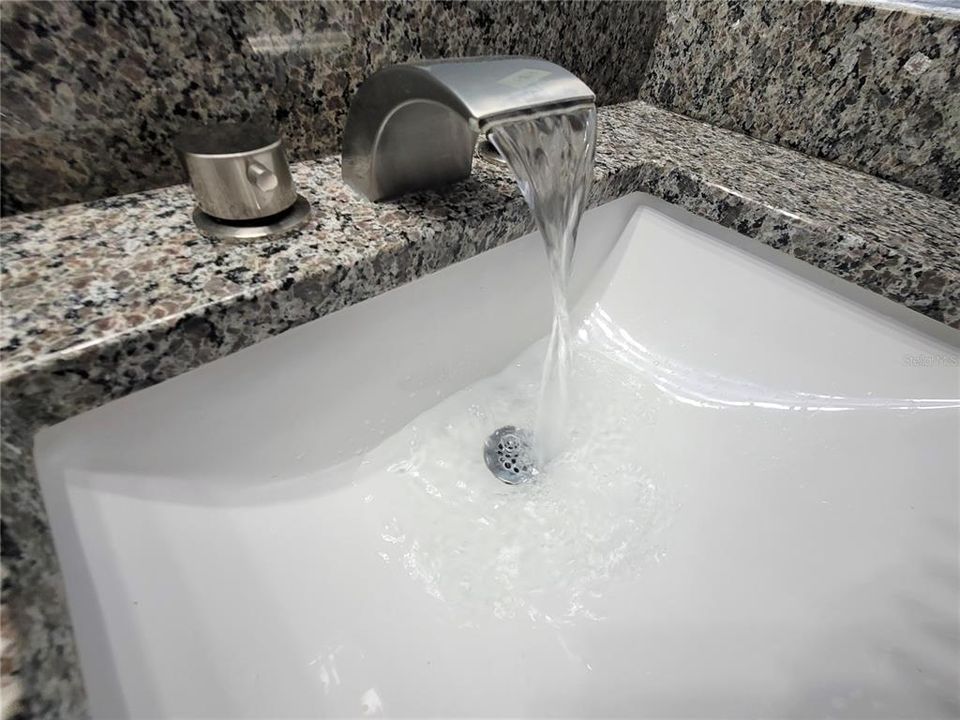 with dual sinks