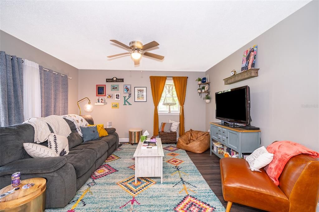 For Sale: $199,000 (2 beds, 2 baths, 1087 Square Feet)