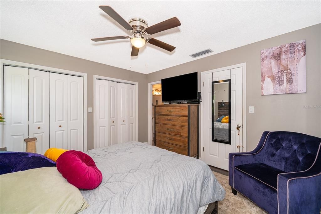 For Sale: $199,000 (2 beds, 2 baths, 1087 Square Feet)