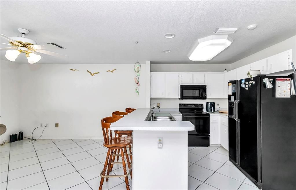 Active With Contract: $350,000 (3 beds, 2 baths, 1748 Square Feet)