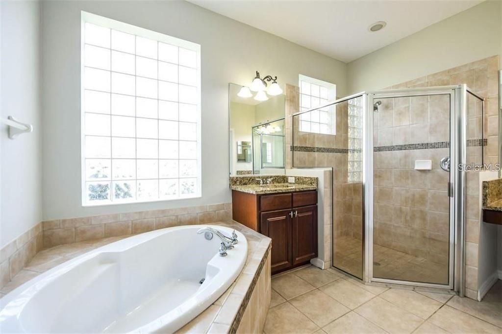 Недавно арендовано: $5,500 (5 спален, 3 ванн, 2863 Квадратных фут)