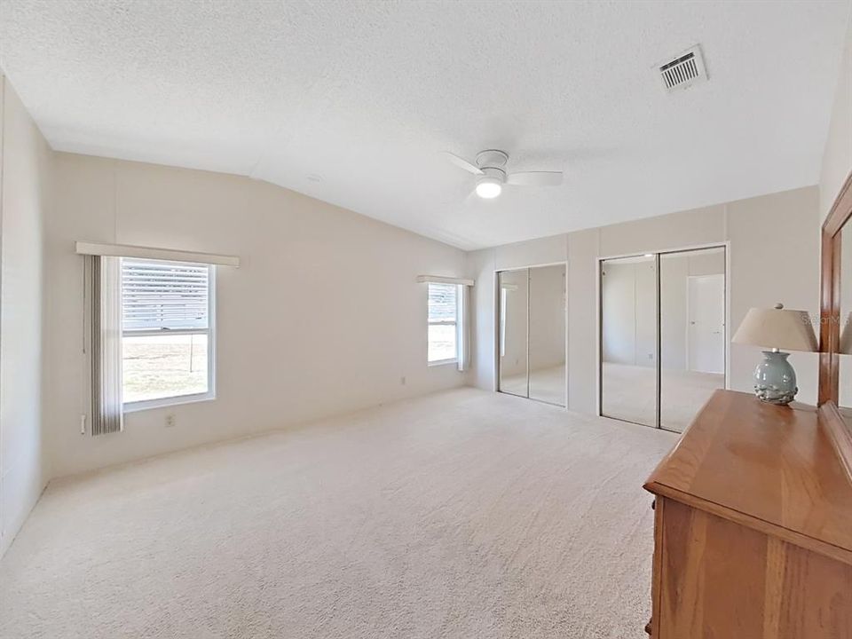 Active With Contract: $199,900 (2 beds, 2 baths, 1352 Square Feet)