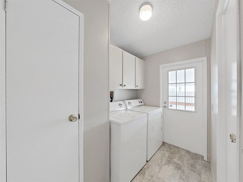 Active With Contract: $199,900 (2 beds, 2 baths, 1352 Square Feet)
