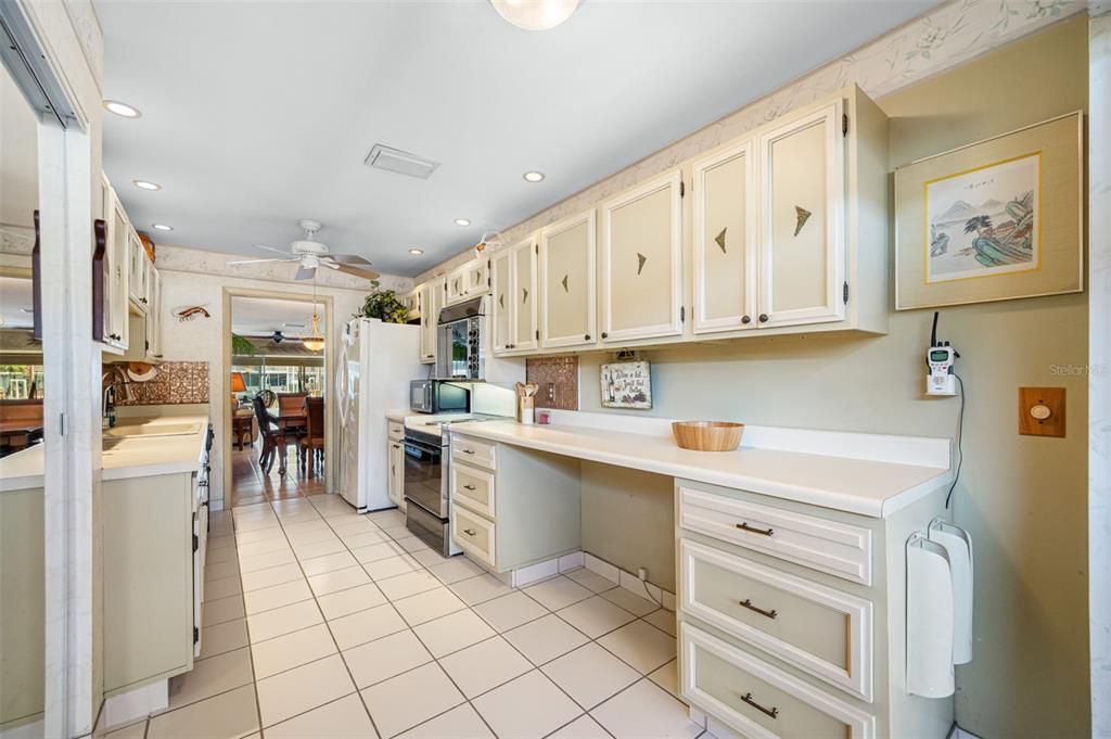 For Sale: $539,900 (2 beds, 2 baths, 1400 Square Feet)
