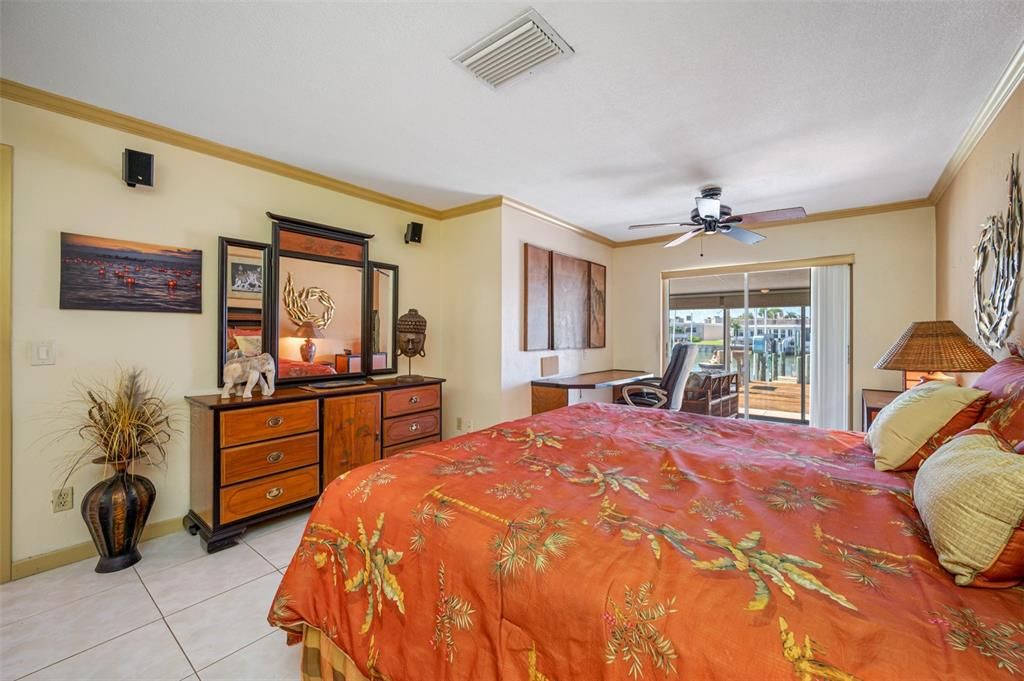 For Sale: $539,900 (2 beds, 2 baths, 1400 Square Feet)