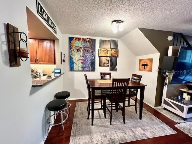 For Sale: $309,000 (2 beds, 2 baths, 1268 Square Feet)