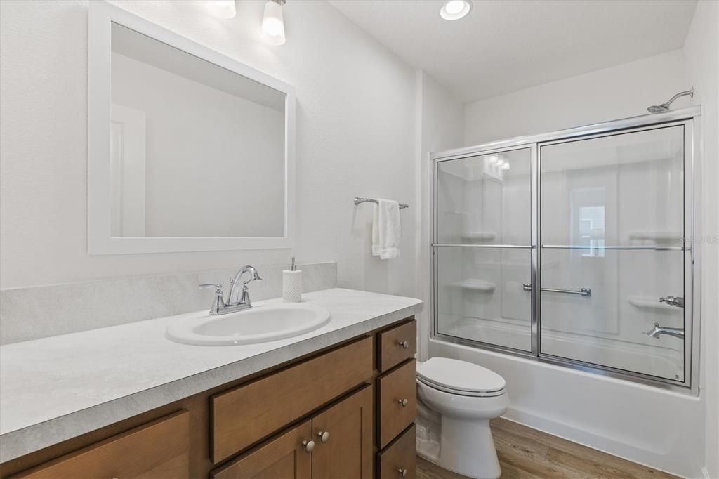 For Sale: $289,000 (2 beds, 2 baths, 974 Square Feet)
