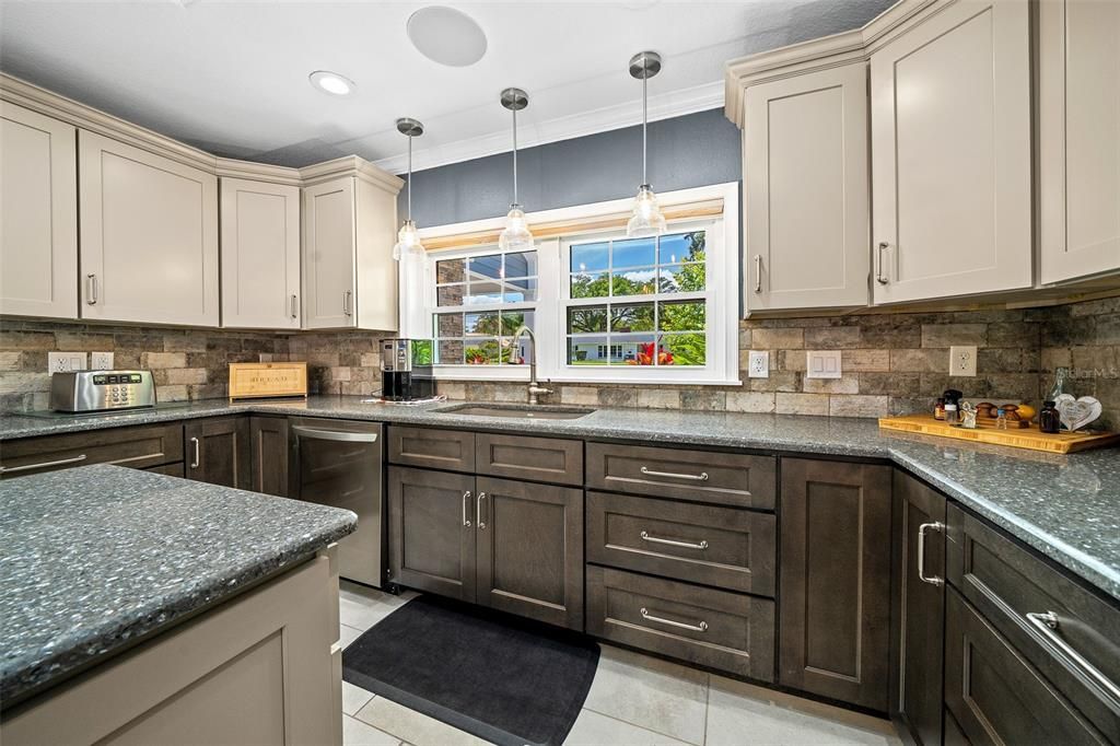 Active With Contract: $889,900 (4 beds, 3 baths, 2878 Square Feet)