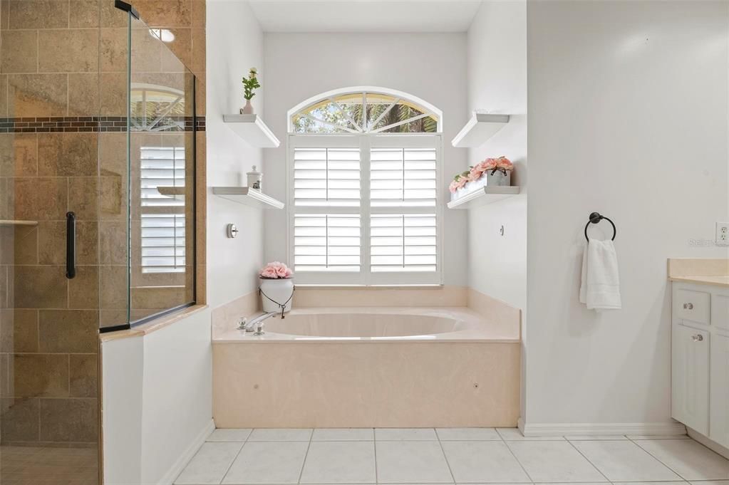 Dual sinks, frameless shower, garden tub