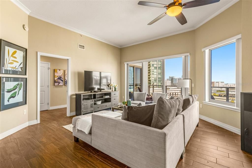 For Sale: $824,900 (2 beds, 2 baths, 1346 Square Feet)