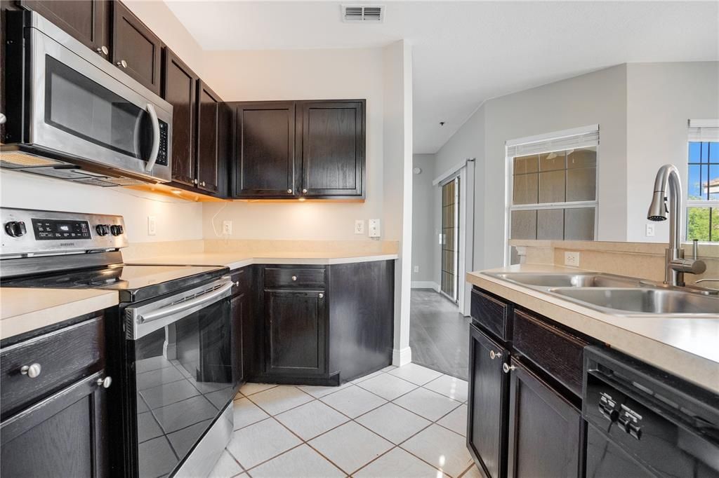 For Sale: $249,700 (3 beds, 2 baths, 1405 Square Feet)