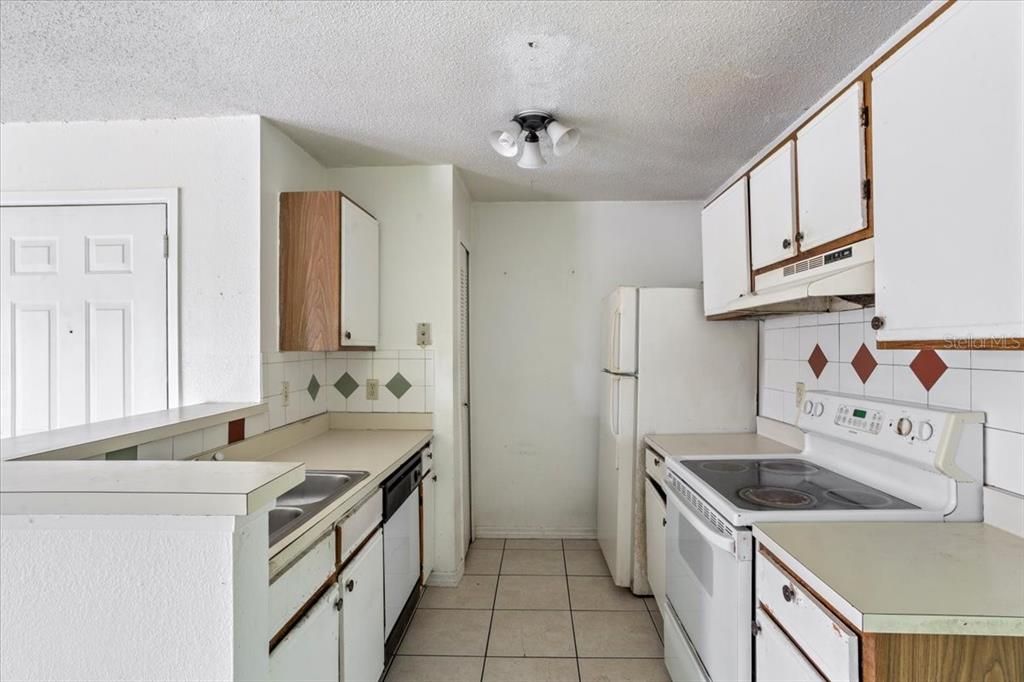 Recently Sold: $145,000 (1 beds, 1 baths, 635 Square Feet)