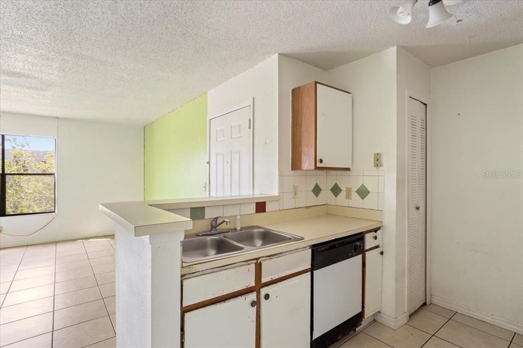 Recently Sold: $145,000 (1 beds, 1 baths, 635 Square Feet)