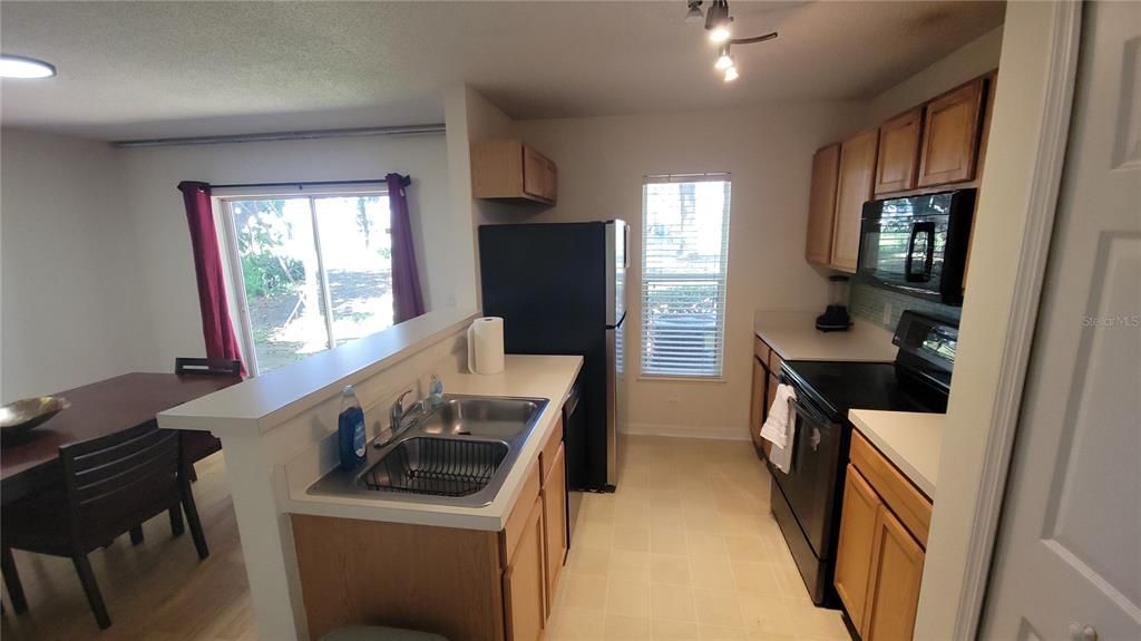 Recently Rented: $1,975 (3 beds, 2 baths, 1670 Square Feet)