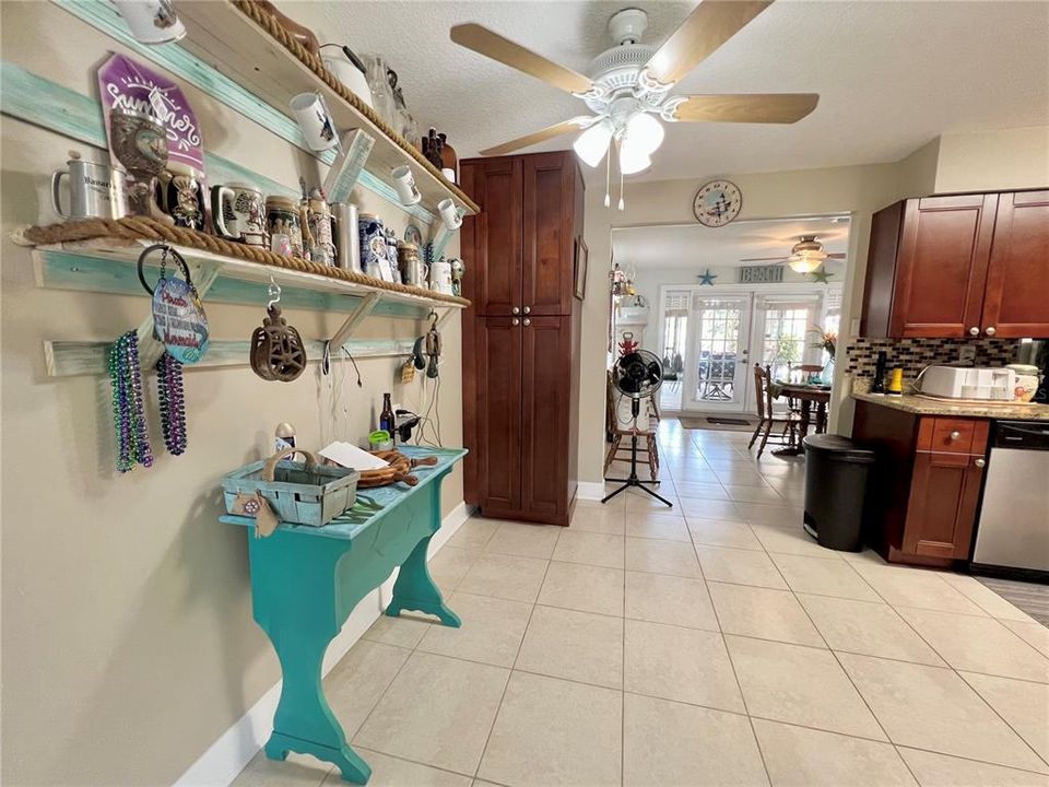 For Sale: $299,900 (2 beds, 2 baths, 1080 Square Feet)