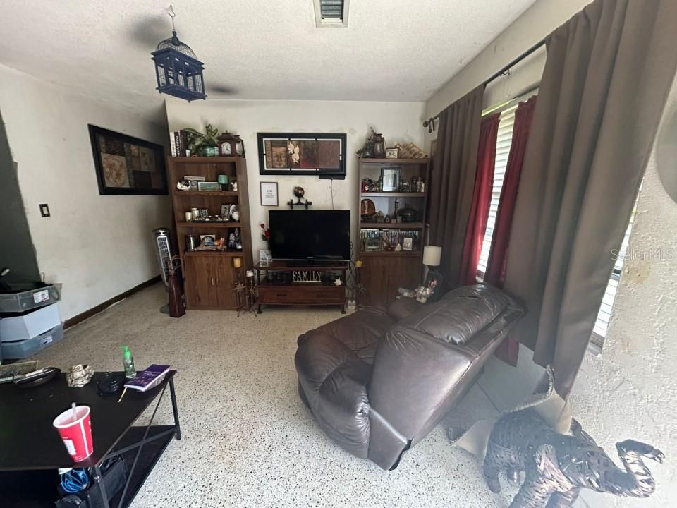For Sale: $170,000 (3 beds, 1 baths, 1008 Square Feet)