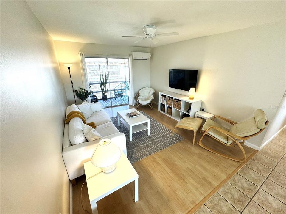 Active With Contract: $129,900 (1 beds, 1 baths, 576 Square Feet)