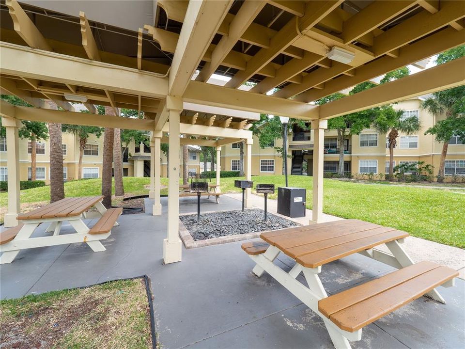 Community Grill and Picnic Area