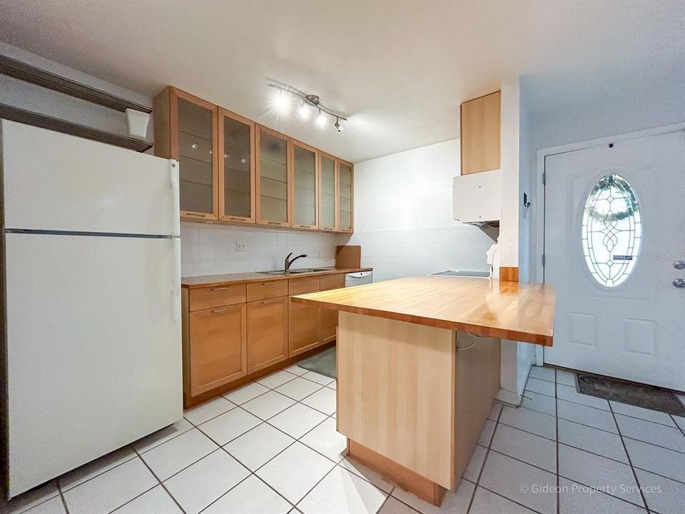 For Rent: $1,300 (1 beds, 1 baths, 576 Square Feet)