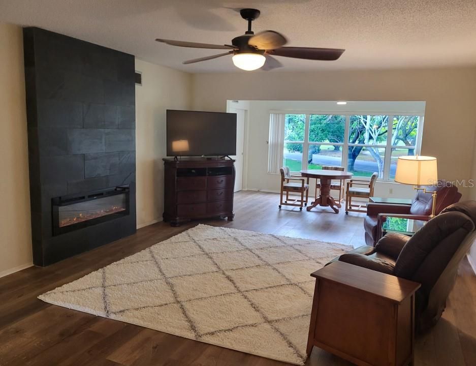 For Sale: $289,900 (2 beds, 2 baths, 1400 Square Feet)