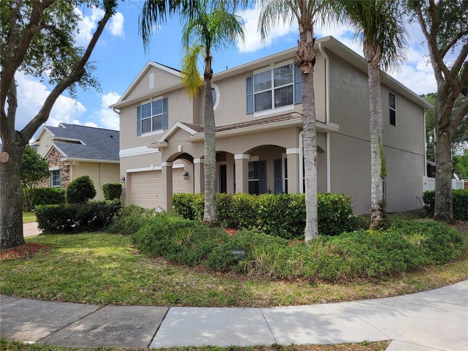 For Sale: $578,000 (5 beds, 2 baths, 2745 Square Feet)