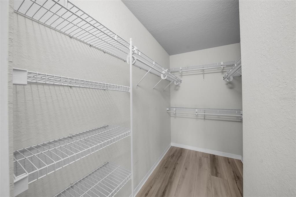 Active With Contract: $1,800 (1 beds, 1 baths, 944 Square Feet)