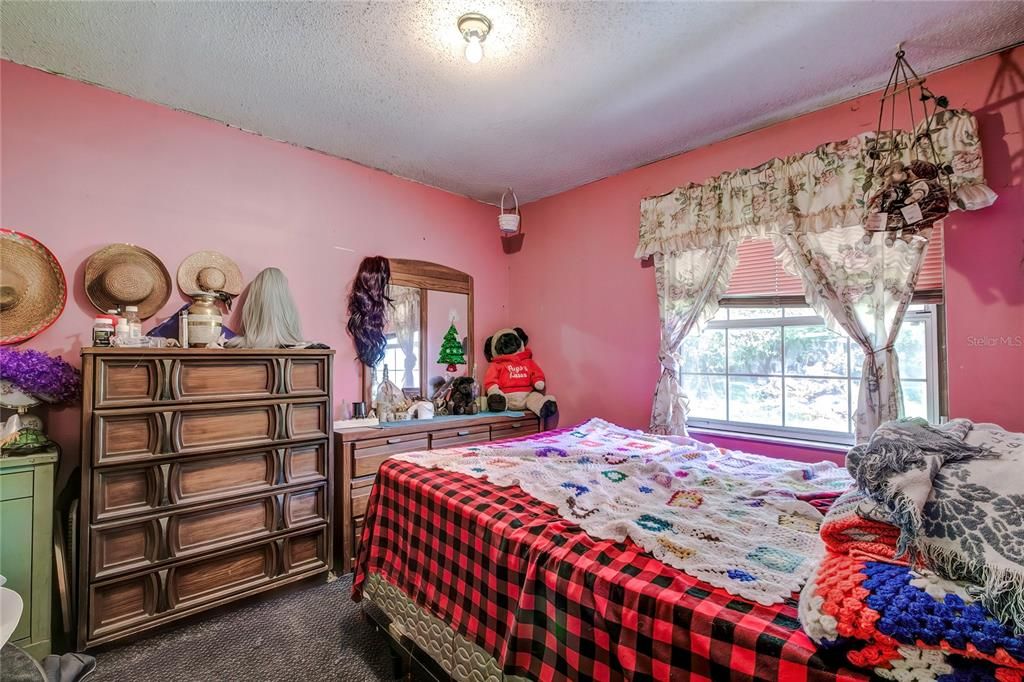 For Sale: $199,000 (2 beds, 1 baths, 1026 Square Feet)