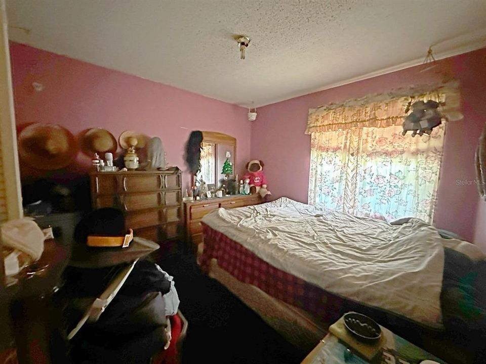 For Sale: $199,000 (2 beds, 1 baths, 1026 Square Feet)