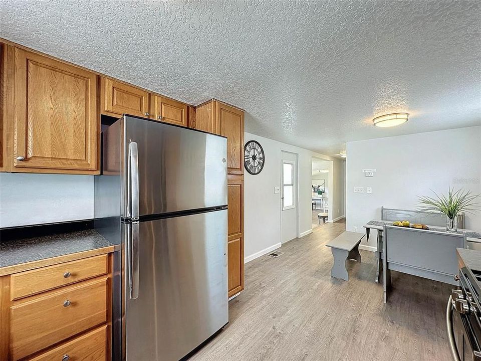 For Sale: $164,900 (2 beds, 1 baths, 1030 Square Feet)