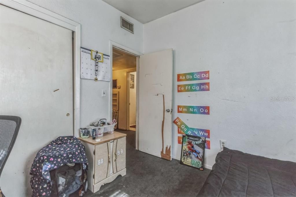 For Sale: $173,000 (3 beds, 1 baths, 912 Square Feet)